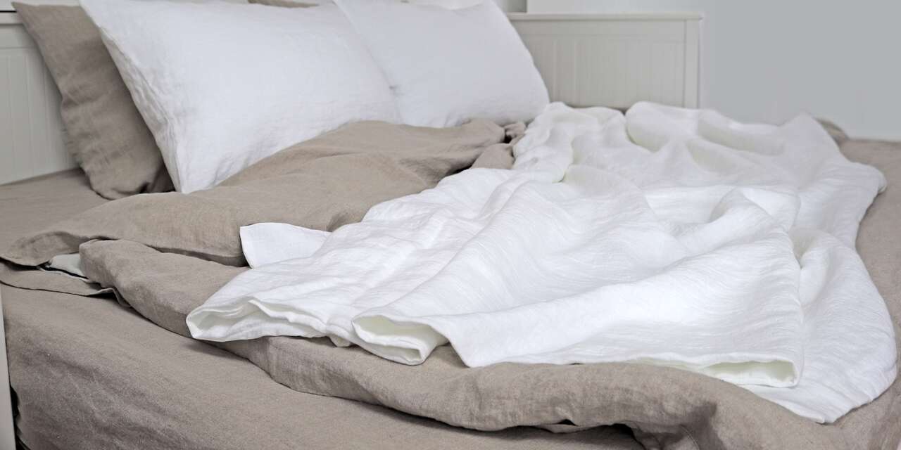 Linen bedding